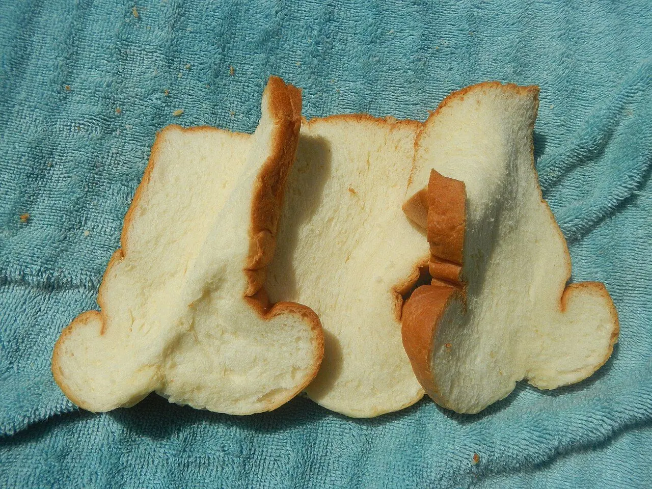 Foods in Bulacan Macapuno pastillas Fried chicken in the Philippines Sliced bread of the Philippines Breadtalk Chocolate birthday cakes (Note: Judge Florentino Floro, the owner, to repeat, Donor Flore