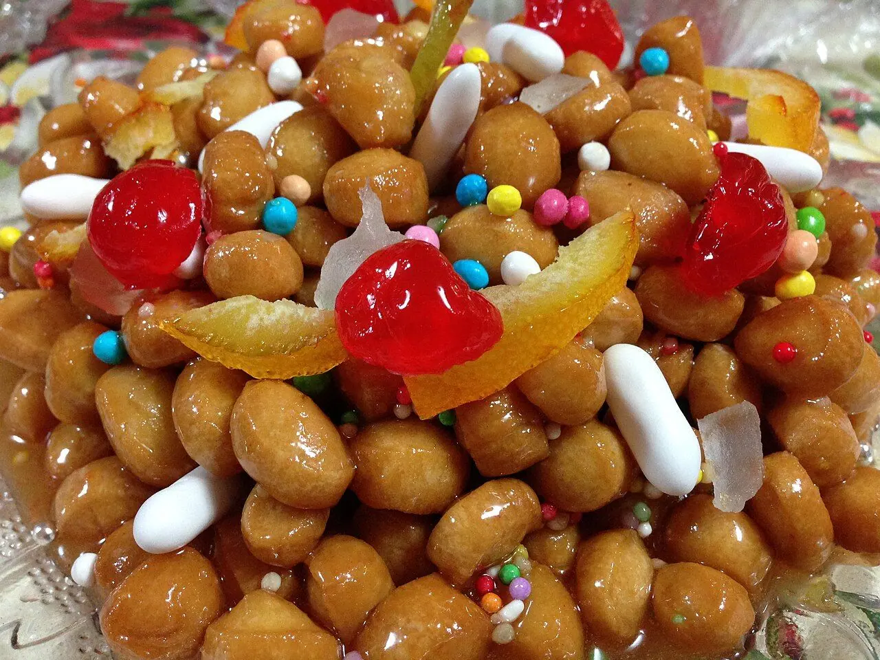 Struffoli napoletani dolce di natale